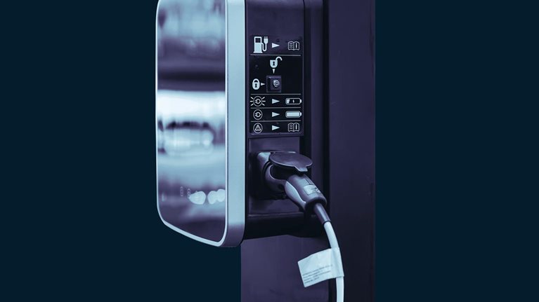 Electric vehicle charging station