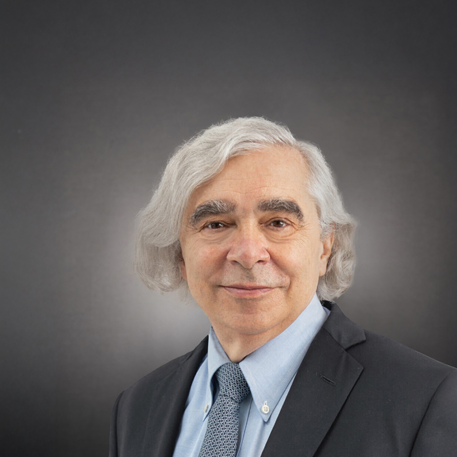 Smiling portrait photo of former US Energy Secretary Ernest Moniz