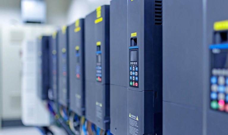 Three-phase power inverter used in industrial plants