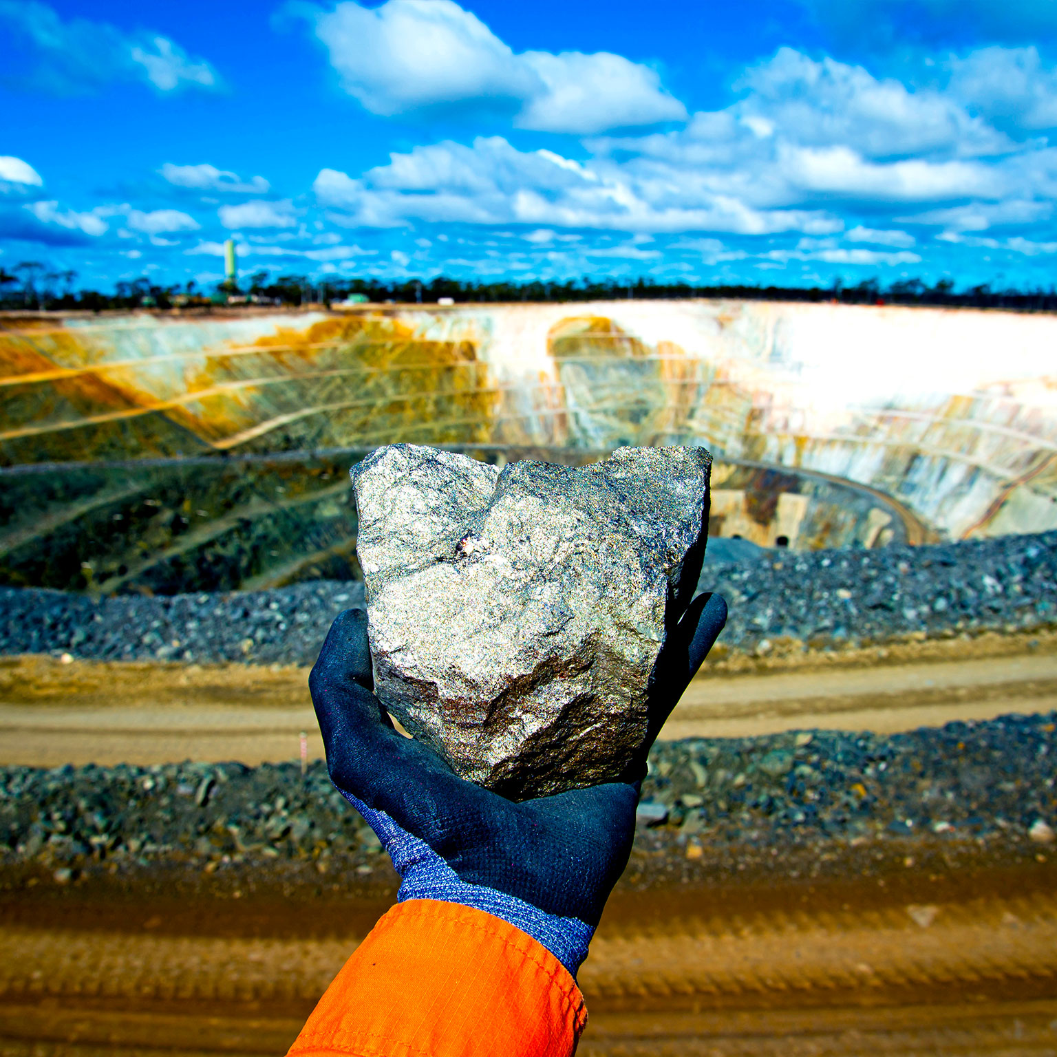 Nickel ore rock